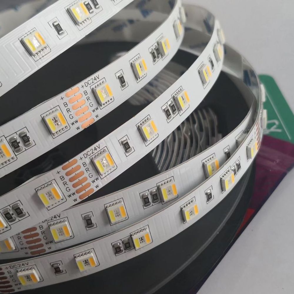 Striscia LED Smart RGBCW 5in1  - Interior Design Output recensione e prezzo